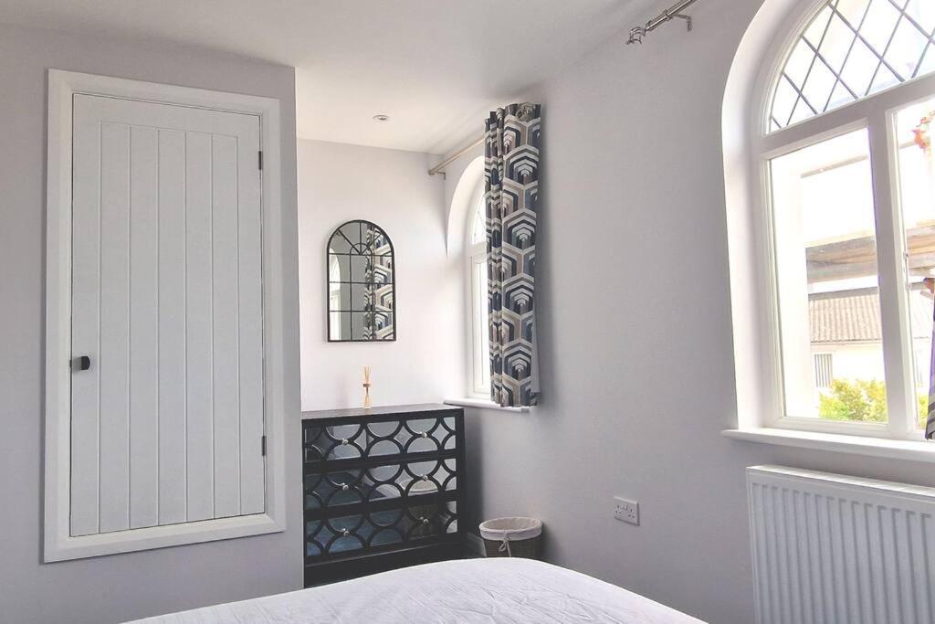 Sea View Luxury 5 Star Cottage Near Milford Marina Milford Haven Exterior photo